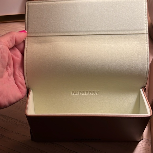 NWOT - BURBERRY VANESSA SUNGLASSES - FULL SET! - Picture 10 of 11